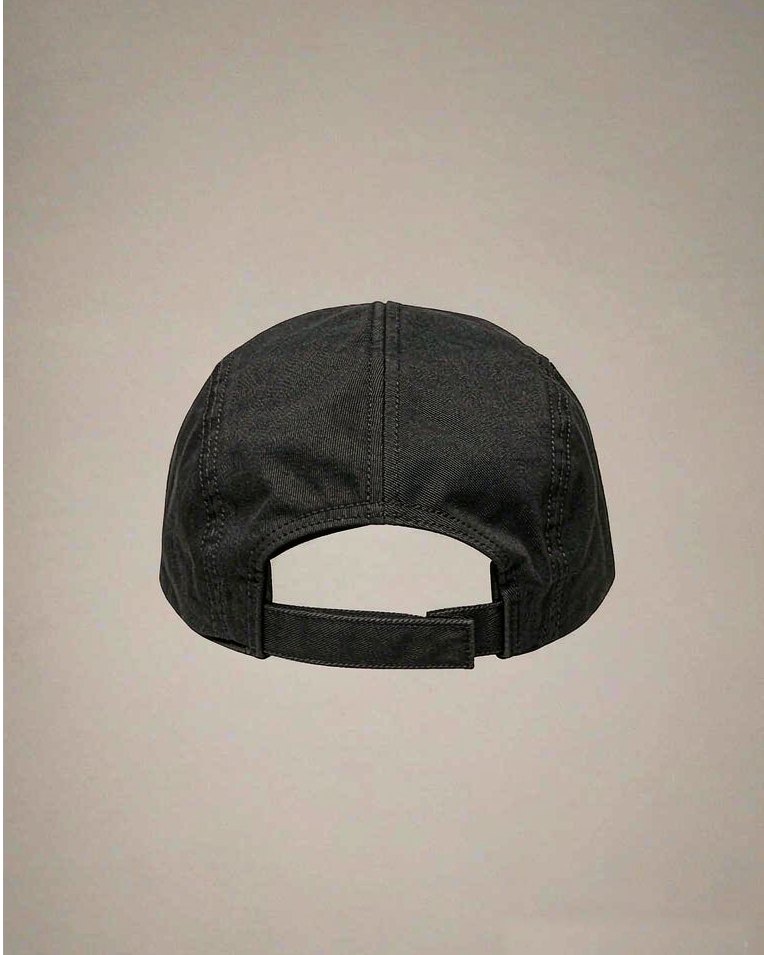 Caps